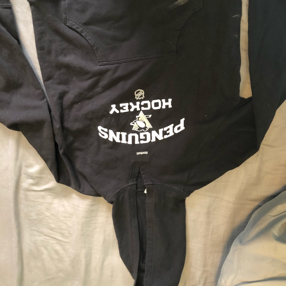 Penguins hockey sweat shirt